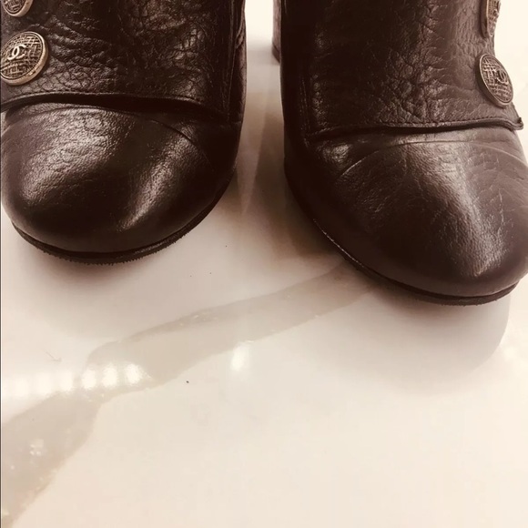 Chanel Pebbled Leather Ribbed Knit 'CC' Boots 39.5 - Picture 10 of 11